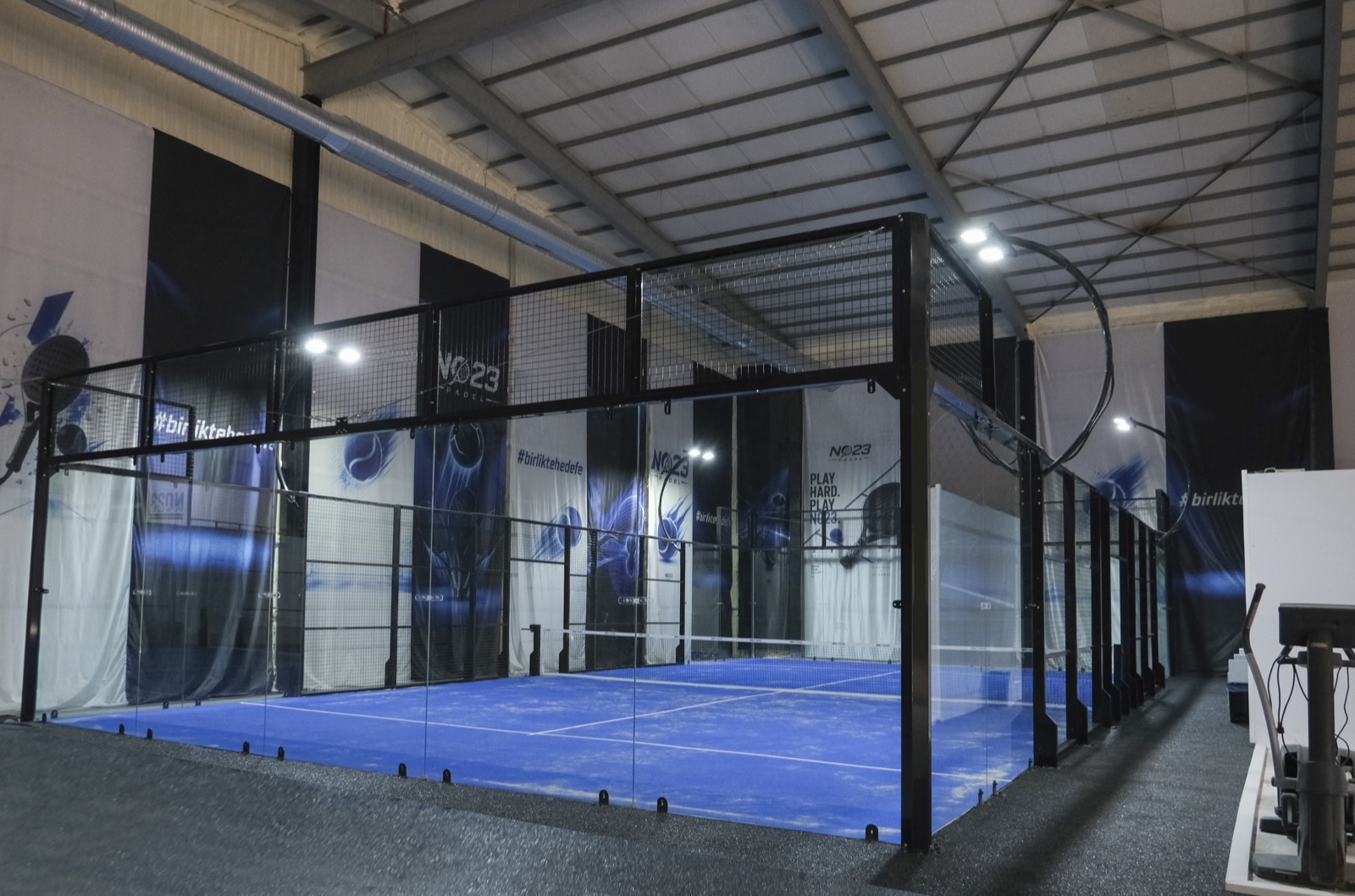 No23 Padel kapalı padel kortu — genel görünüm